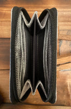 Load image into Gallery viewer, Woman’s Wallet - Silver
