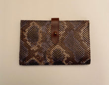 Load image into Gallery viewer, Woman’s wallet
