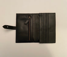 Load image into Gallery viewer, Woman’s wallet
