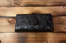 Load image into Gallery viewer, Woman’s wallet

