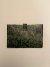 Load image into Gallery viewer, Woman’s wallet
