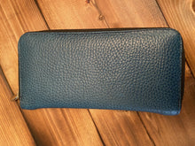 Load image into Gallery viewer, Woman’s Wallet
